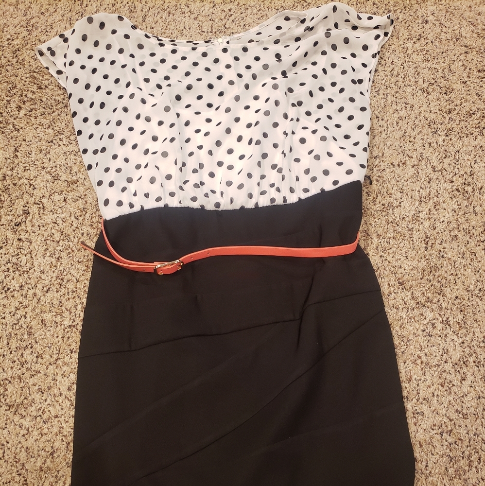 Ladies dress with belt